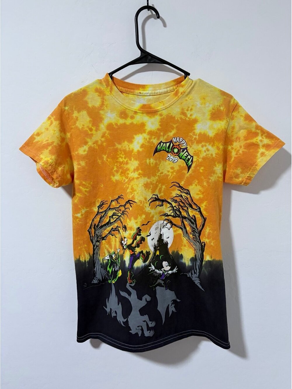 AOP Disney Parks Happy Halloween Mickey & Friends Tie-Dye SS - Mens Small